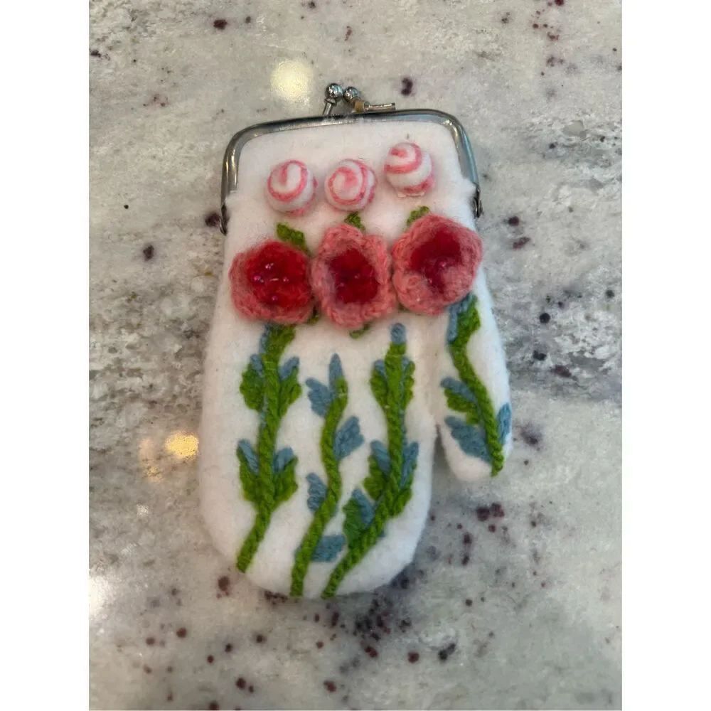 Cupcakes & Cartwheels White Woolen Mitten Floral Crochet Kiss Lock Change Purse